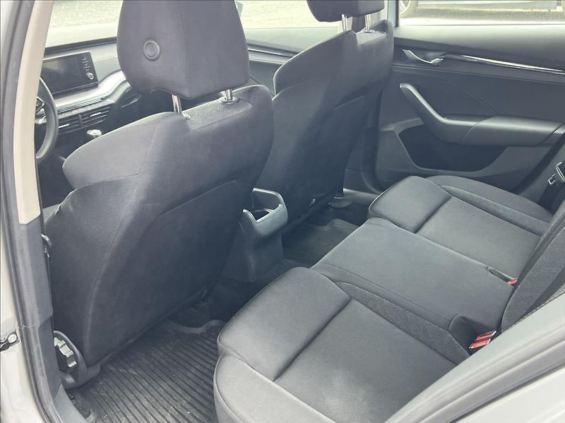 Škoda Octavia 2,0 TDI 85kW Active Combi - fotka 15 z 23