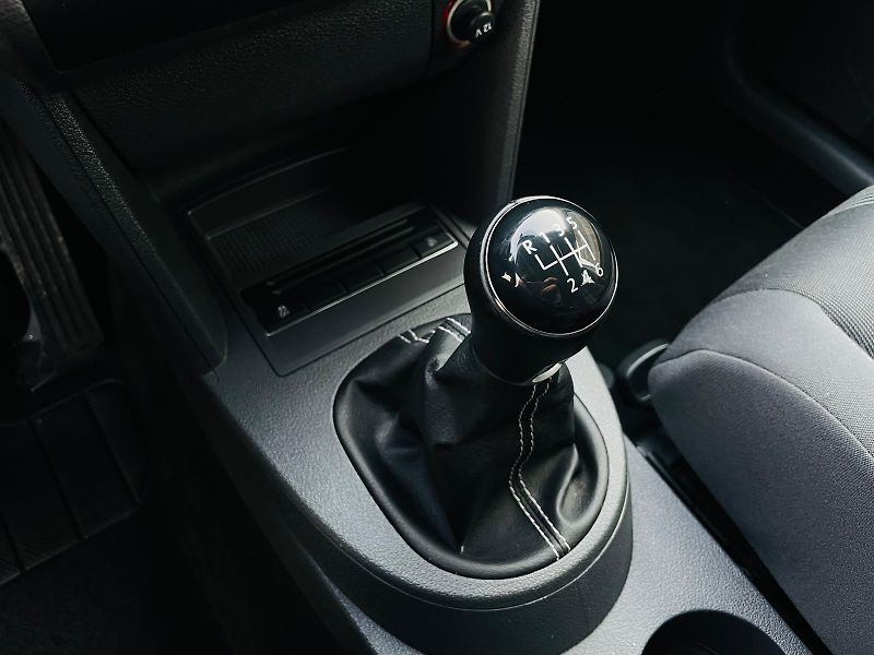 Volkswagen Touran 1.4TSI VÝHŘEV SENZORY SERVISKA - fotka 39 z 45