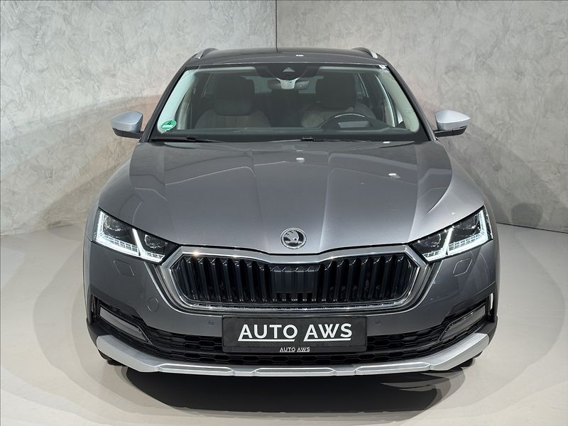 Škoda Octavia 2,0 TDi  DSG 4x4 Scout Virtual - fotka 2 z 47