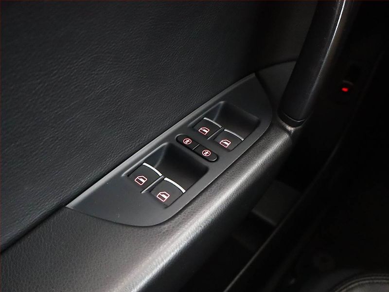 Volkswagen Touareg (2012) Business 3.0 TDI, 4X4 - fotka 19 z 23
