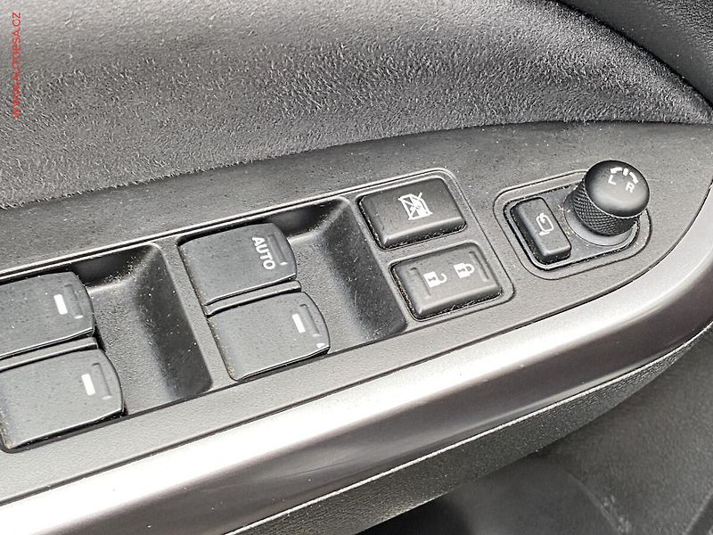 Suzuki Vitara (2019) 1.4B-Jet, Style, AT, panor - fotka 11 z 19
