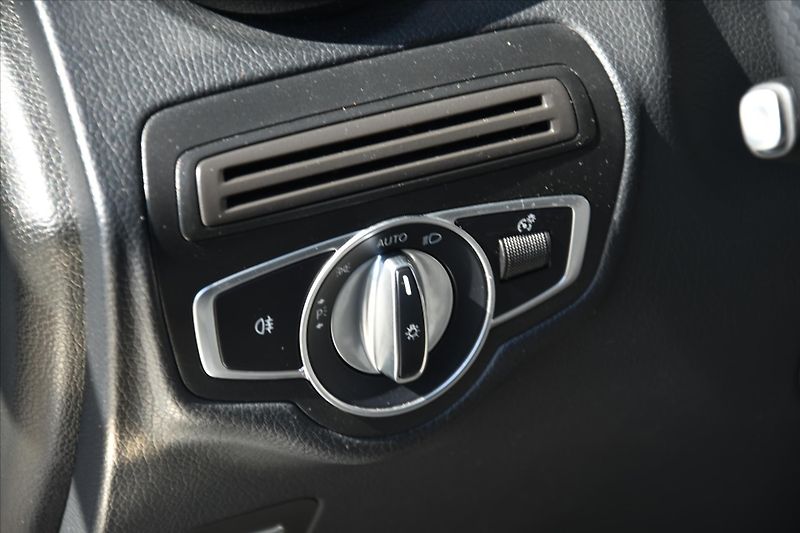 Mercedes-Benz GLC 250 155kW 4MATIC LED DPH ČR - fotka 15 z 27