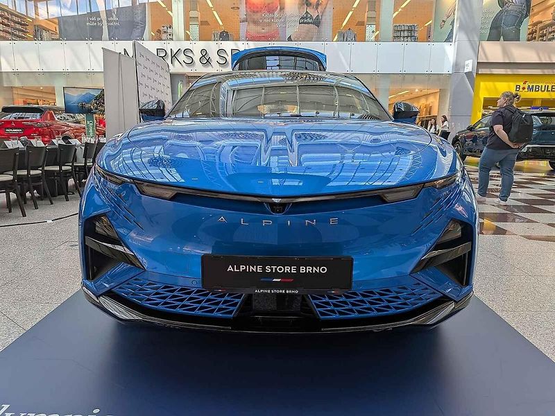 Lidé poprvé v Česku uvidí nové modely vozů Alpine A390 a Mitsubishi Eclipse Cross v brněnské Olympii. Výstava potrvá do konce května a její součástí budou i testovací jízdy.