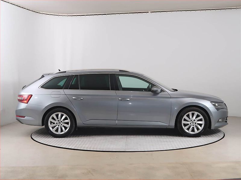 Škoda Superb (2017) Style 1.6 TDI, Navi, Bi-Xenony - fotka 6 z 18