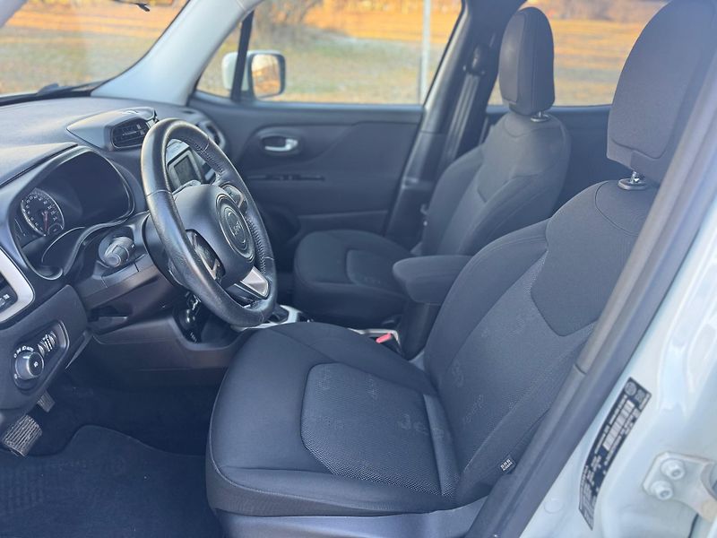 Jeep Renegade (2015) 2.4 AUTOMAT 4x4,SERVISNÍ KNIHA - fotka 15 z 30