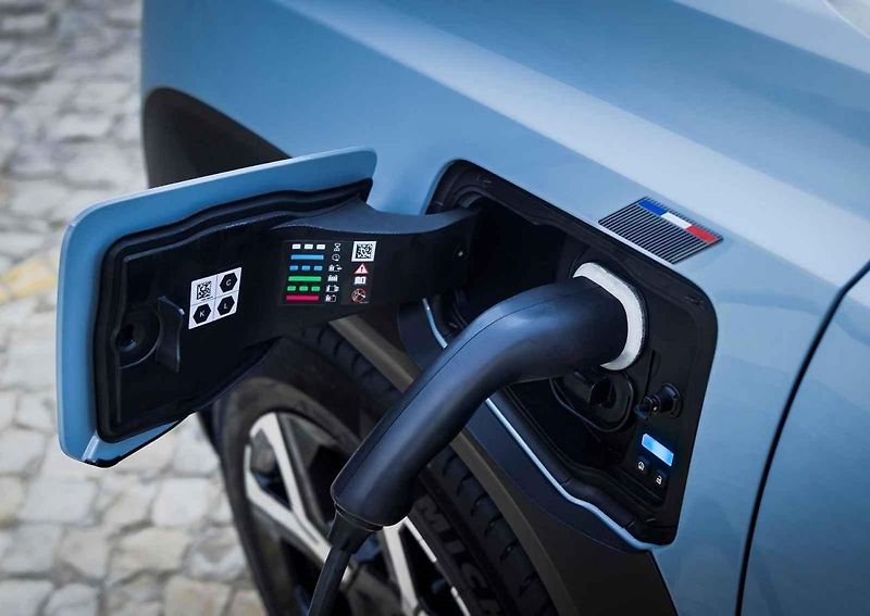 Renault 4 E-Tech je výborně jezdící praktický vůz s dobrým poměrem cena/výkon.