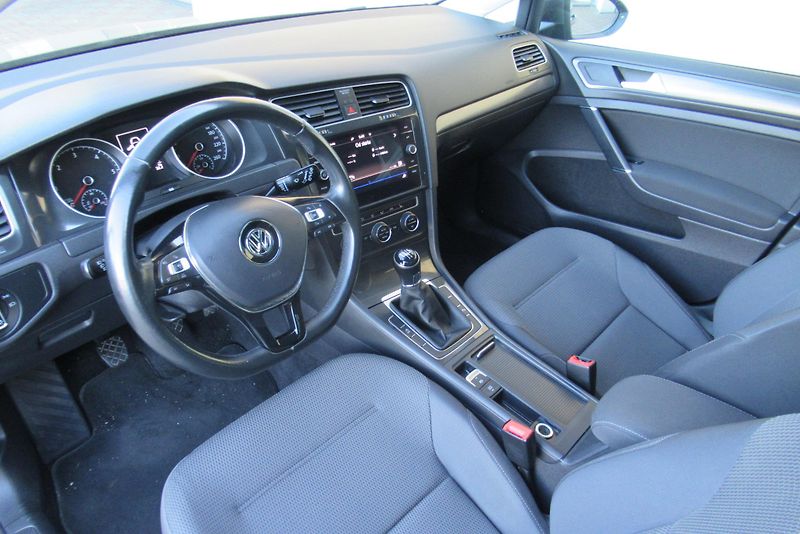 Volkswagen Golf 1.6 TDi AUT. KLIMA SADA KOL - fotka 9 z 23