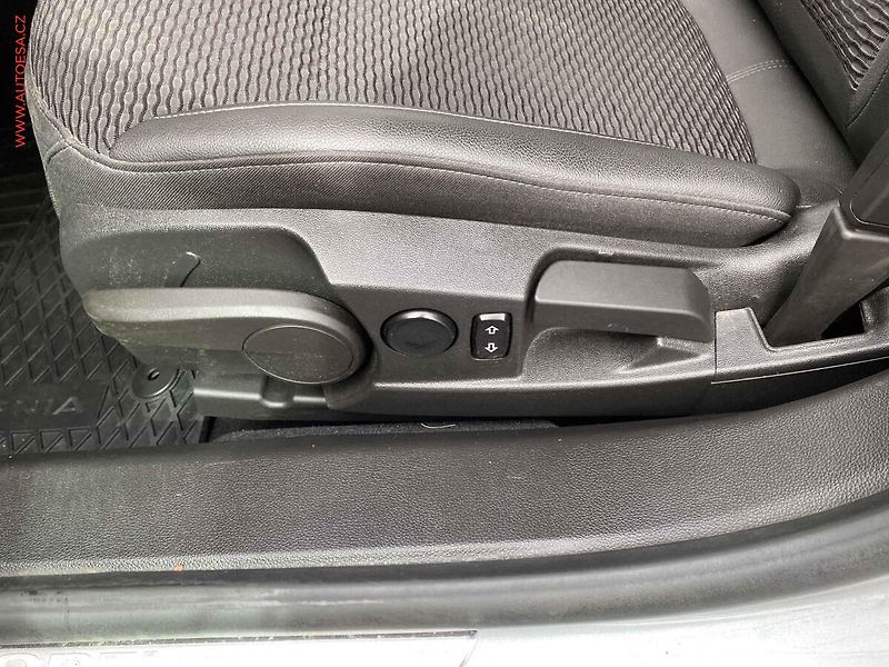 Opel Insignia (2015) 2.0 CDTi, ČR, Bixen, navi - fotka 14 z 18