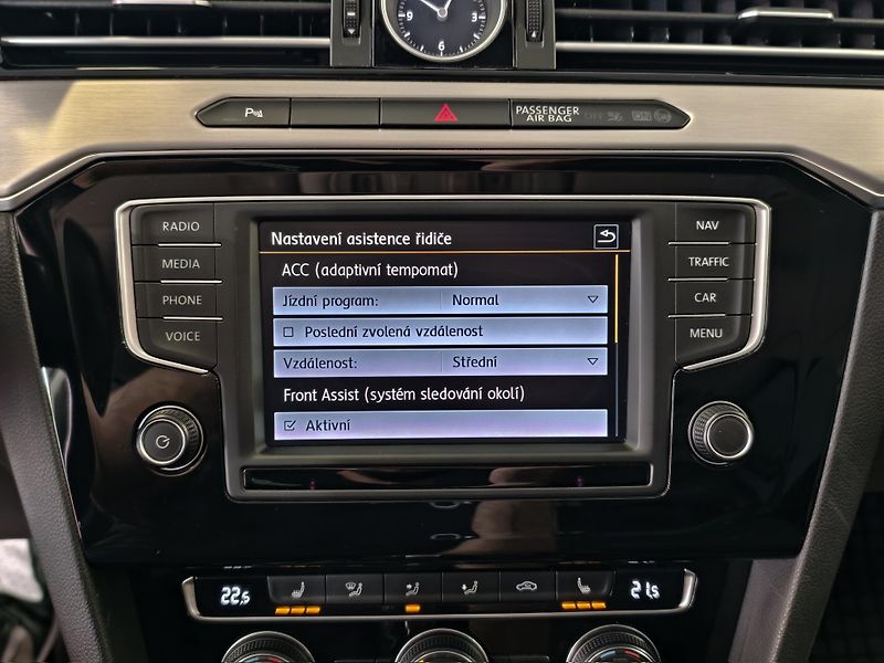 Volkswagen Passat 1.4 TSi 110kW DSG, HIGHLINE - fotka 16 z 22