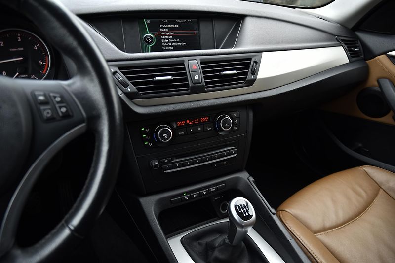BMW X1 xDrive20d,KŮŽE,NAVI,TEMP,KLIMA - fotka 18 z 50