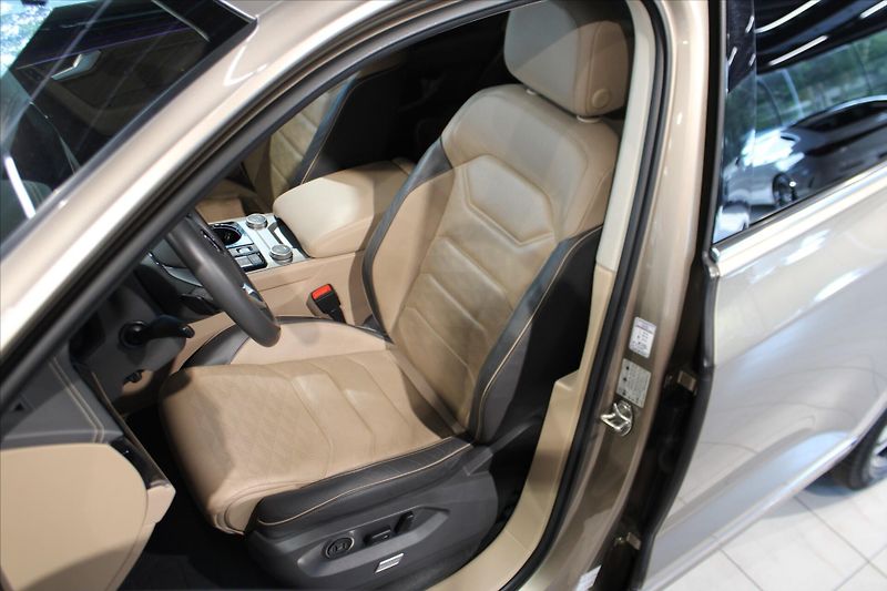 Volkswagen Touareg V6 TDi 210kW 4MOTION ACC/DYN/N - fotka 10 z 38