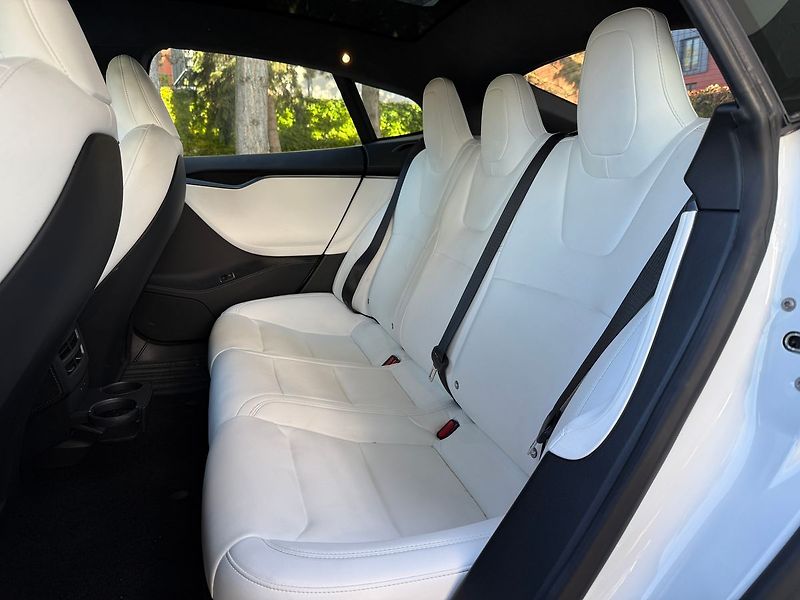 Tesla Model S Long Range Plus AWD EAP - fotka 8 z 37