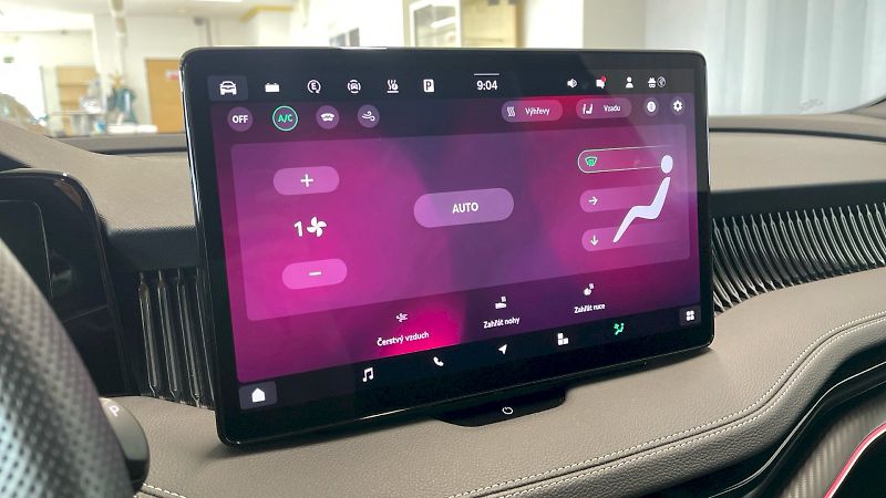 Škoda Superb (2025) kombi Sportline iV 1.5TSI 110k - fotka 16 z 37