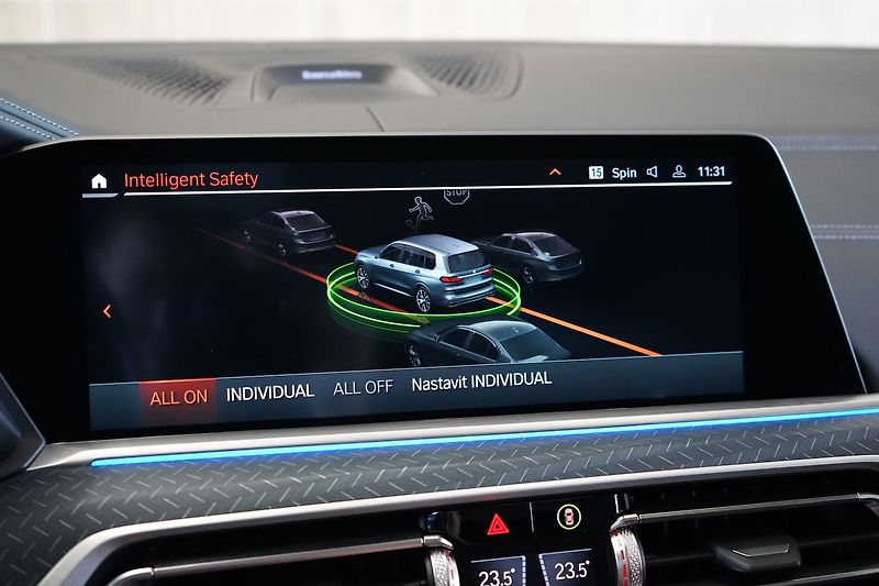 BMW X7 M50i xD, Executive Drive Pro - fotka 36 z 50