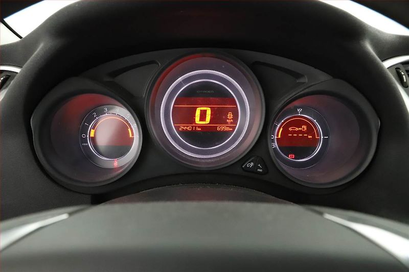 Citroën C4 (2012) 1.4 16V, ČR,1.maj, dobrý stav - fotka 10 z 12