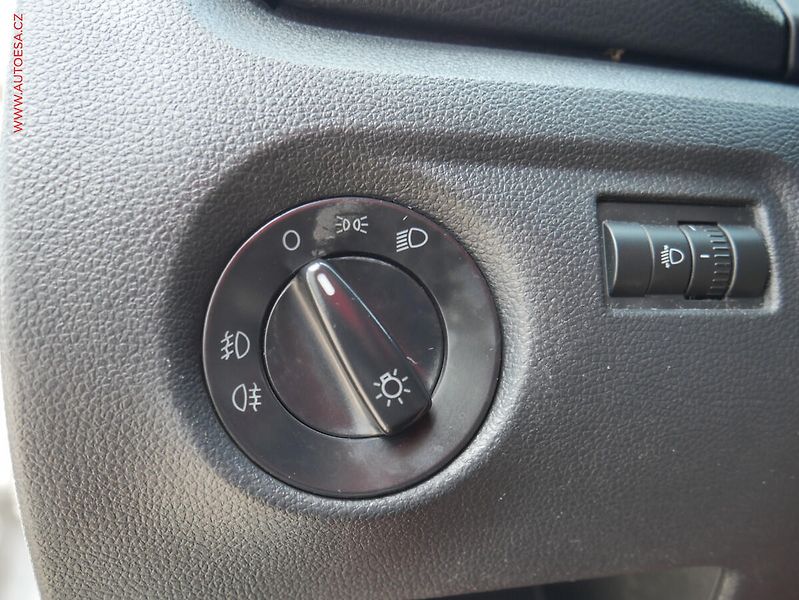Škoda Fabia (2012) 1.6 TDi, Ambiente - fotka 13 z 17