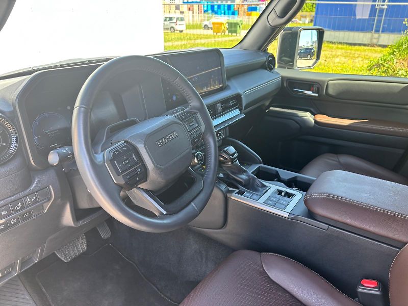 Toyota Land Cruiser 2.8 D-4D 6AT Invincible - fotka 11 z 30