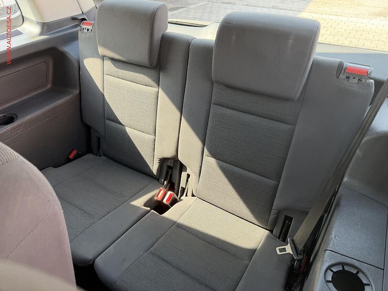 Volkswagen Touran (2008) 1.9TDi, AC, temp - fotka 11 z 17