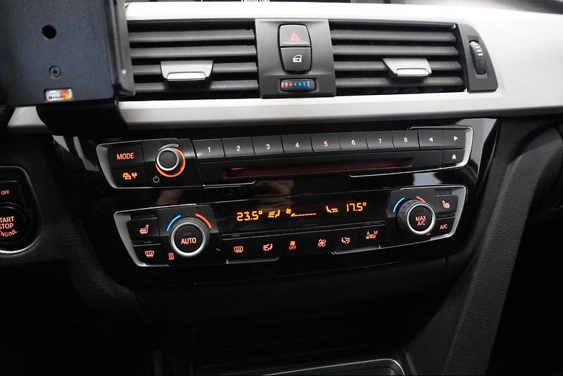 BMW Řada 3 318 AUTOMAT - fotka 31 z 32