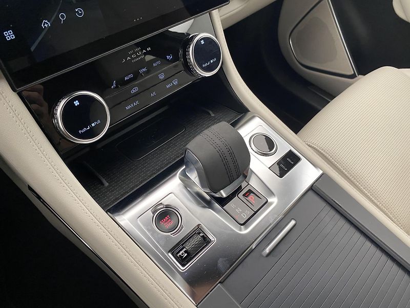 Jaguar F-Pace D165 S AWD AUT CZ - fotka 26 z 44