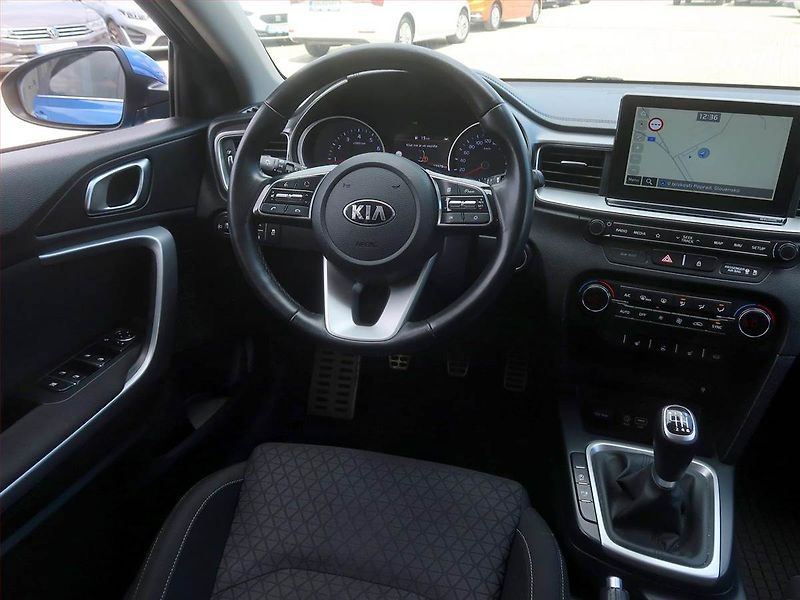 Kia Ceed (2018) Gold 1.4 T-GDI, Serv.kniha - fotka 7 z 15