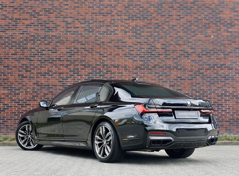 BMW Řada 7 (2019) M760Li xDrive - fotka 2 z 47