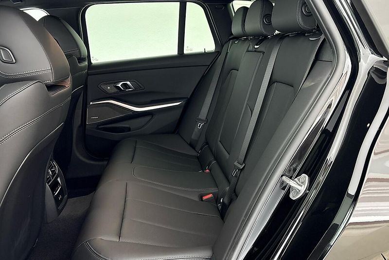 BMW Řada 3 řady 3 | 320d xDrive - fotka 8 z 26
