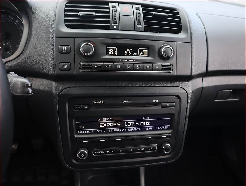 Škoda Fabia (2012) 1.2 TSI, Serv.kniha, Tempomat - fotka 12 z 16