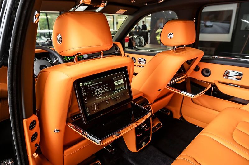 Rolls-Royce Cullinan Black Badge - fotka 9 z 25