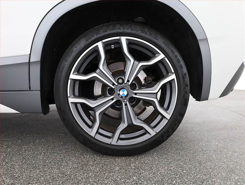 BMW X2 (2018) M Paket xDrive20i - fotka 19 z 19