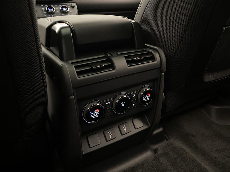 Land Rover Defender (2026) P635 OCTA BLACK AWD - fotka 57 z 77