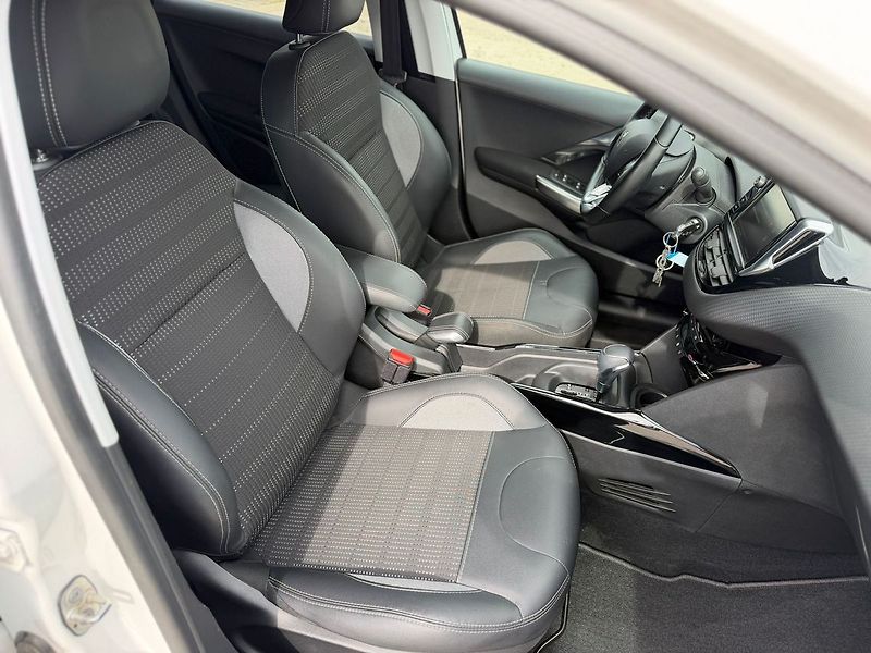 Peugeot 2008 ALLURE 1.2PT 110 EAT6 - fotka 9 z 27