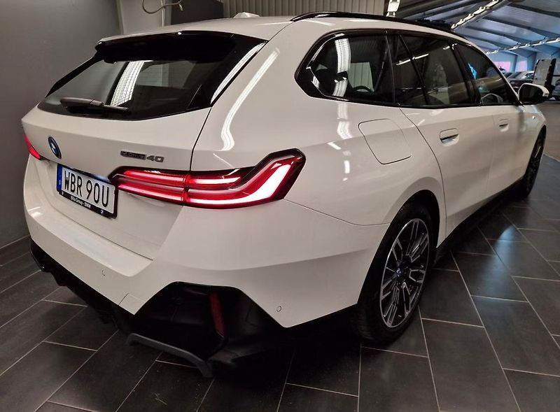 BMW i5 eDrive40 Touring M Kamera Taž. - fotka 4 z 12