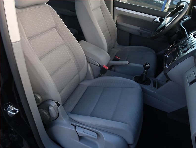 Volkswagen Touran (2008) 1.9 TDI, Tempomat - fotka 9 z 18