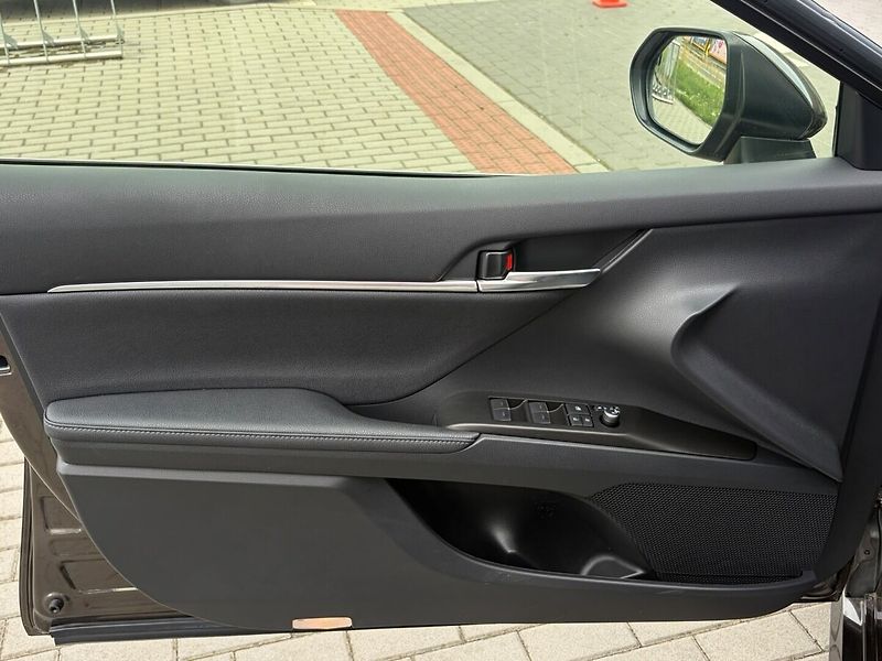 Toyota Camry 2,5 Hybrid Executive - fotka 5 z 19
