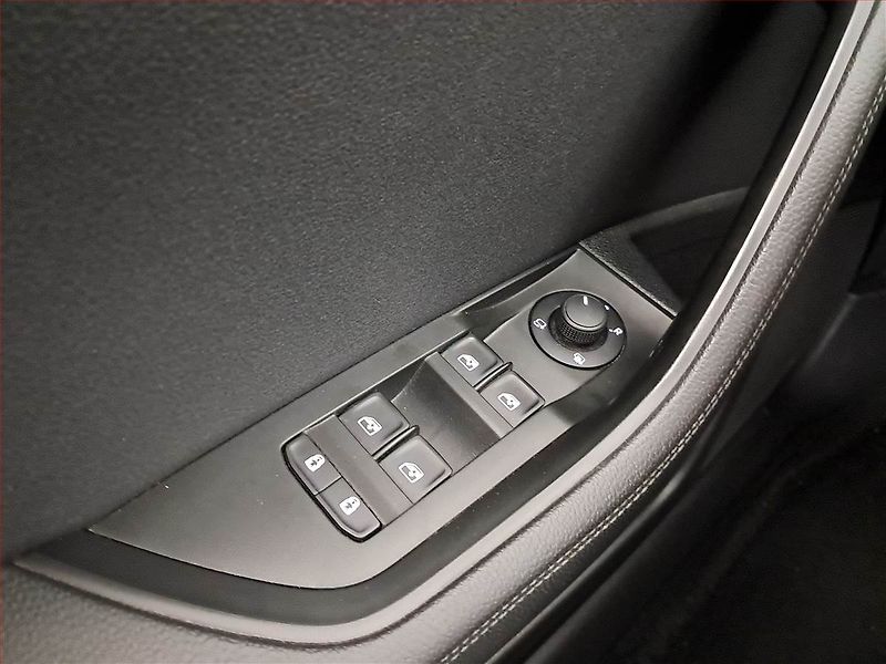 Škoda Superb (2021) Style 2.0 TDI, ČR,1.maj, Kůže - fotka 18 z 20