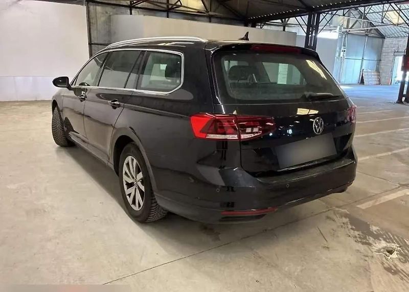 Volkswagen Passat (2023)  Variant Business 2.0 TDi, DSG - fotka 3 z 10
