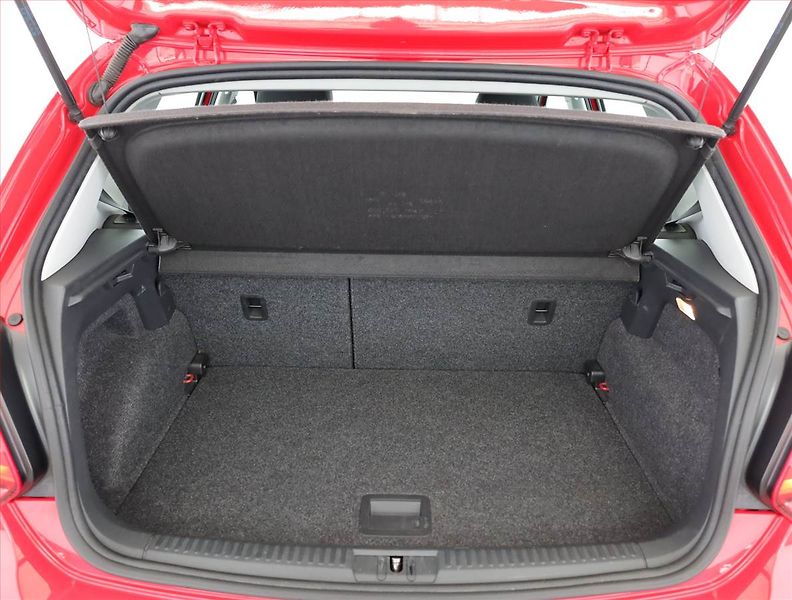 Volkswagen Polo (2016) 1.2 TSI, Automat, ČR,1.maj - fotka 18 z 18