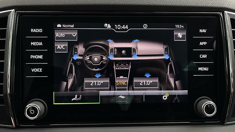 Škoda Karoq 2.0 TDI DSG 4x4 Style - fotka 25 z 27