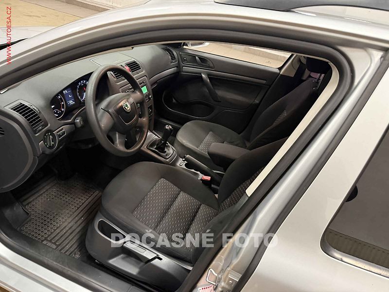 Škoda Octavia (2011) 1.6MPi, ČR, servis.kniha, AC - fotka 3 z 3