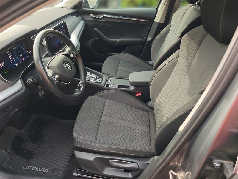 Škoda Octavia 2,0 TDI 110 Style DSG - fotka 6 z 11