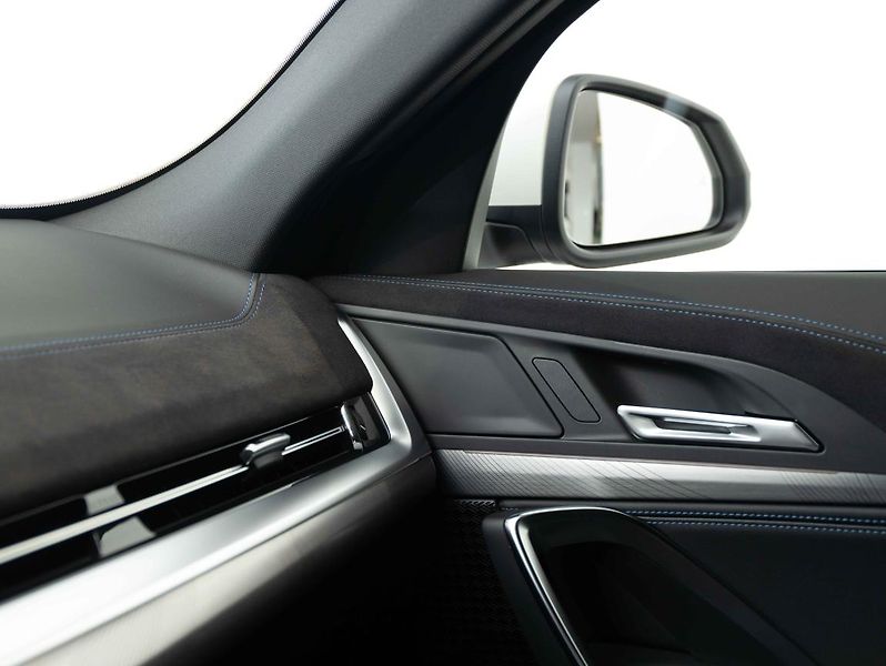 BMW X2 sDrive20i - fotka 16 z 22