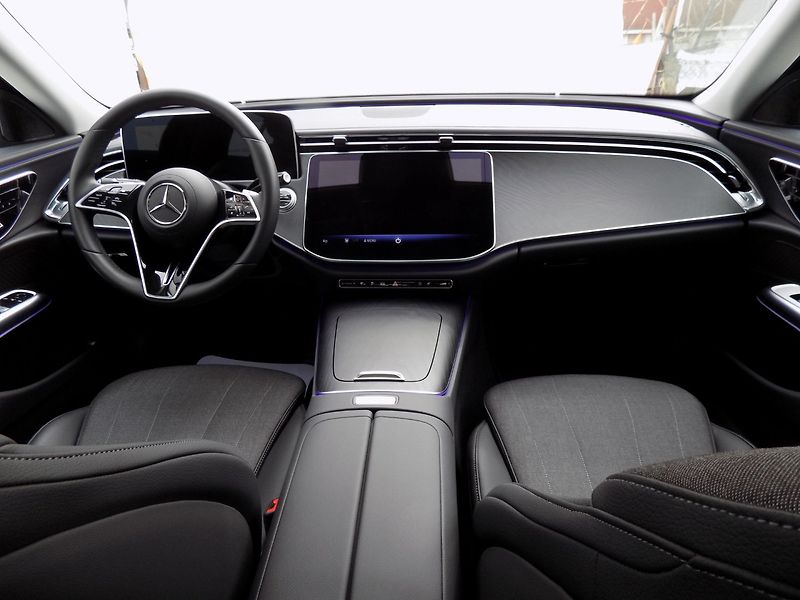Mercedes-Benz Třídy E (2024) 300de/Digital-Light/Hybrid/ - fotka 19 z 50