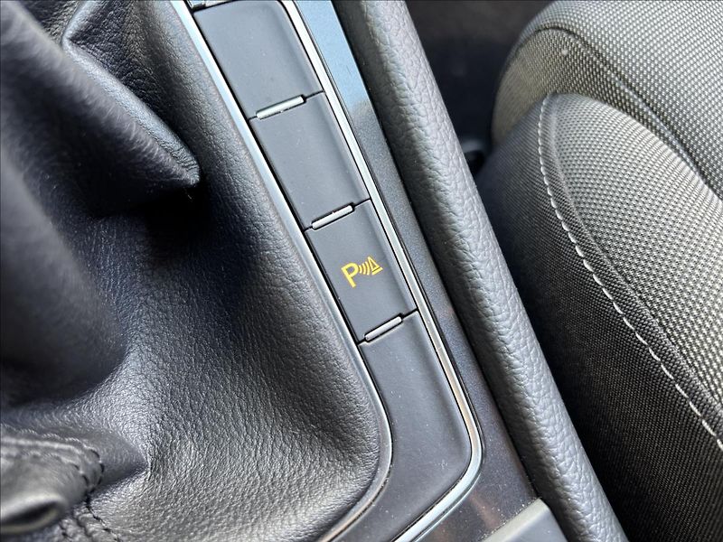 Volkswagen Golf 1,0 TSI 81 kW Comfortline - fotka 39 z 48