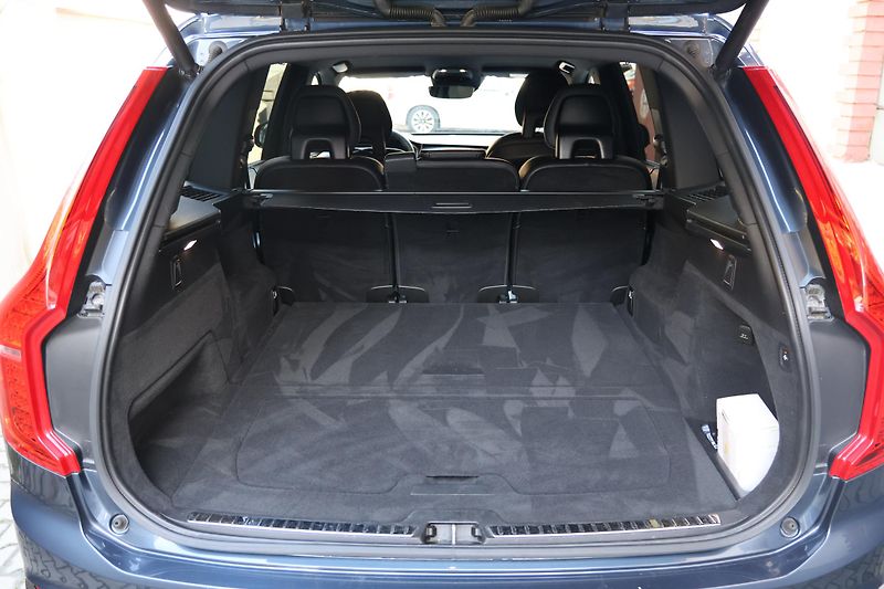 Volvo XC90 (2021) R-Design, B5 AWD mild hybrid - fotka 20 z 24