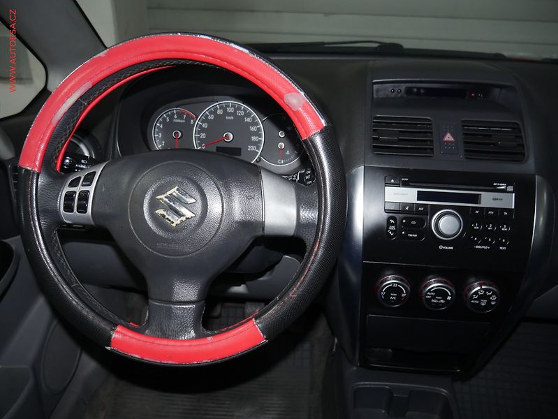 Suzuki SX4 (2009) 1.6i 4x4, ČR, AC, TZ, park - fotka 13 z 20
