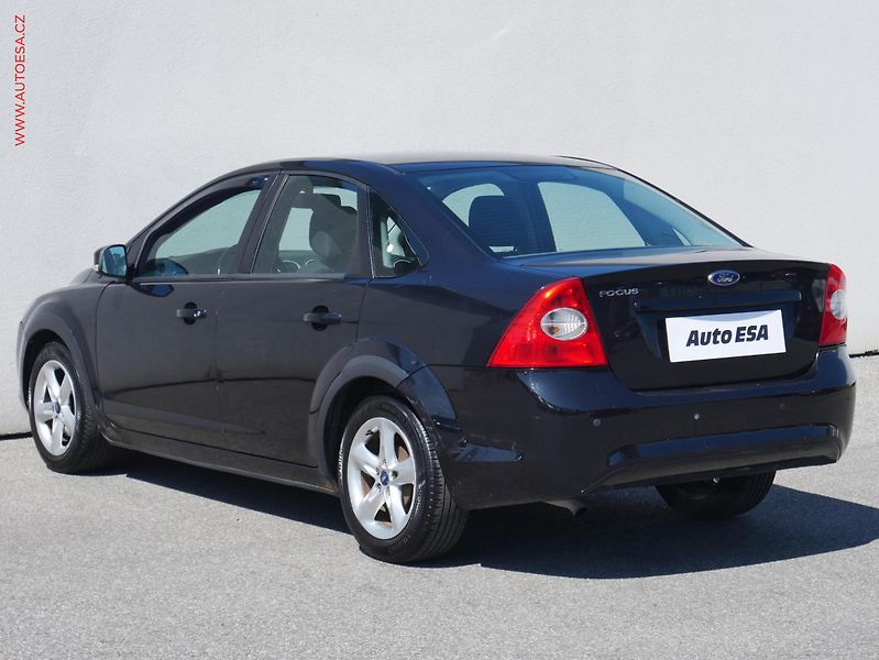 Ford Focus (2008) 1.6 i, ČR, xenon, autoAC - fotka 4 z 17