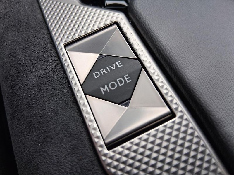 DS Automobiles DS4 PERFORM. LINE+ 1.2 PT 96 kW - fotka 21 z 32