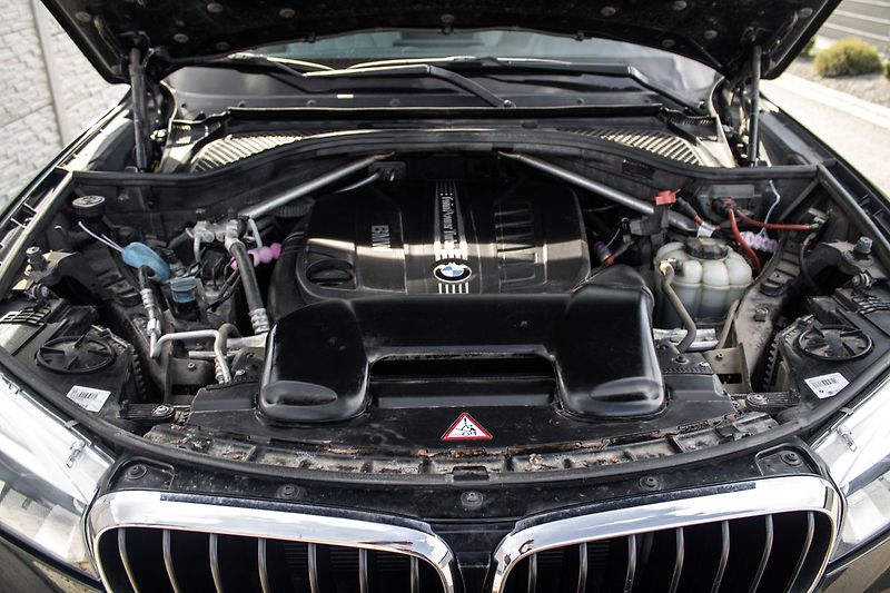 BMW X5 - fotka 40 z 51
