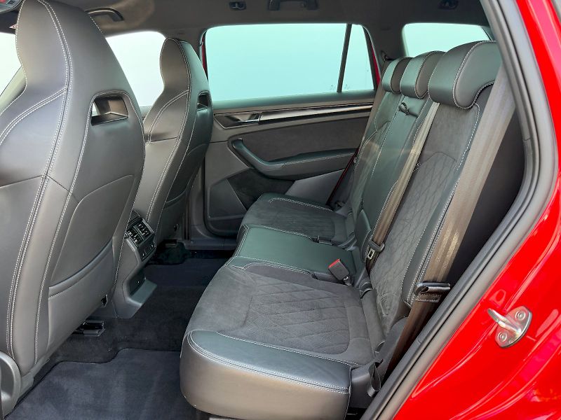 Škoda Kodiaq (2022) 2.0 TSI 140kW 4x4 SportLine DS - fotka 25 z 35